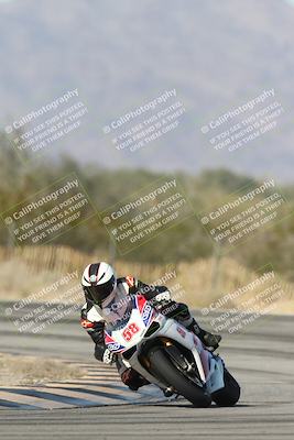 media/Dec-01-2025-Moto Forza (Mon) [[2daa91e15f]]/1-Advanced Group/Session 3 (Turn 3)/